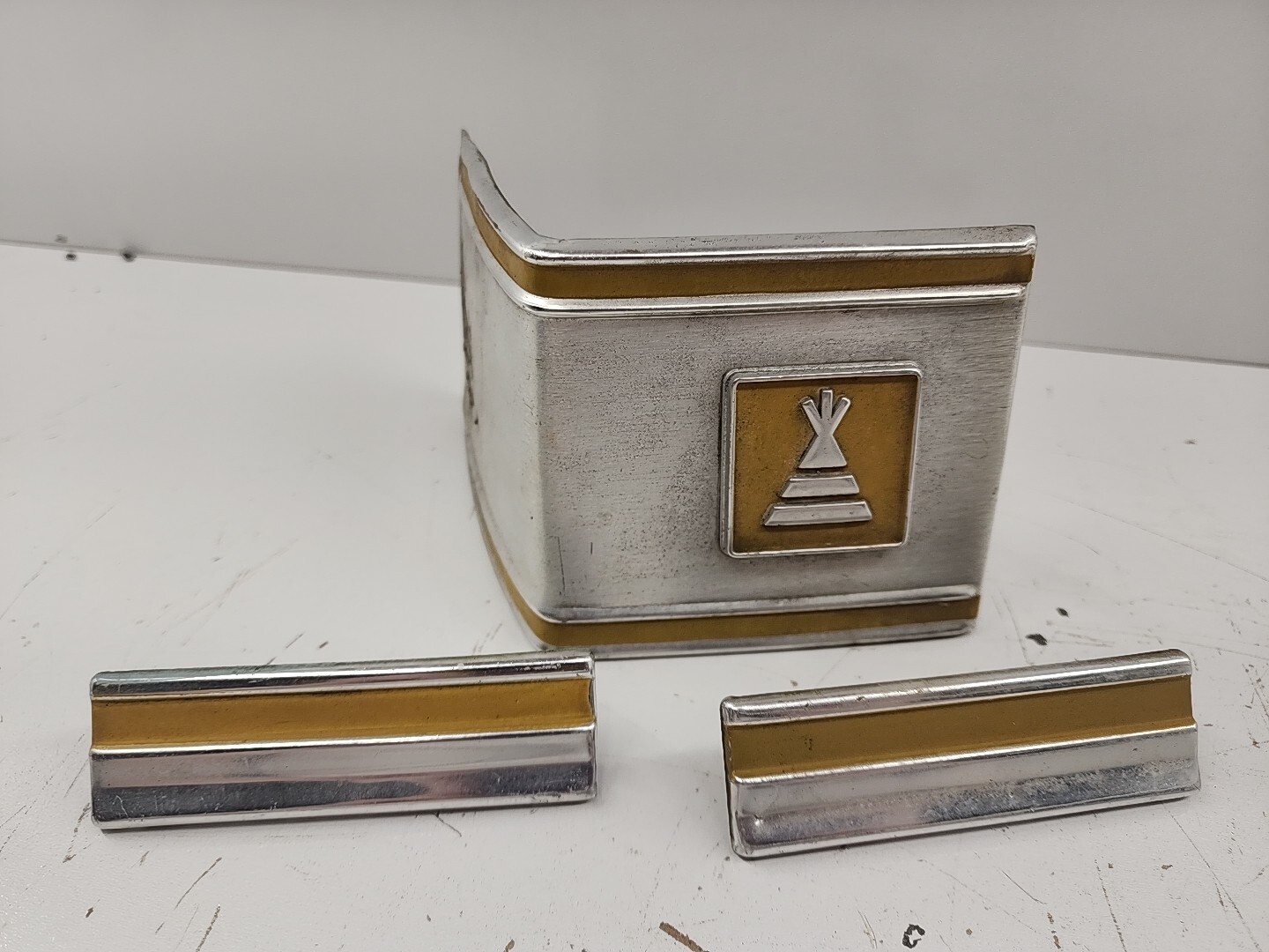 OEM CHEVY SQUAREBODY CAMPER SPECIAL CAB RH CORNER TRIM  73-78 W/ EXTRA